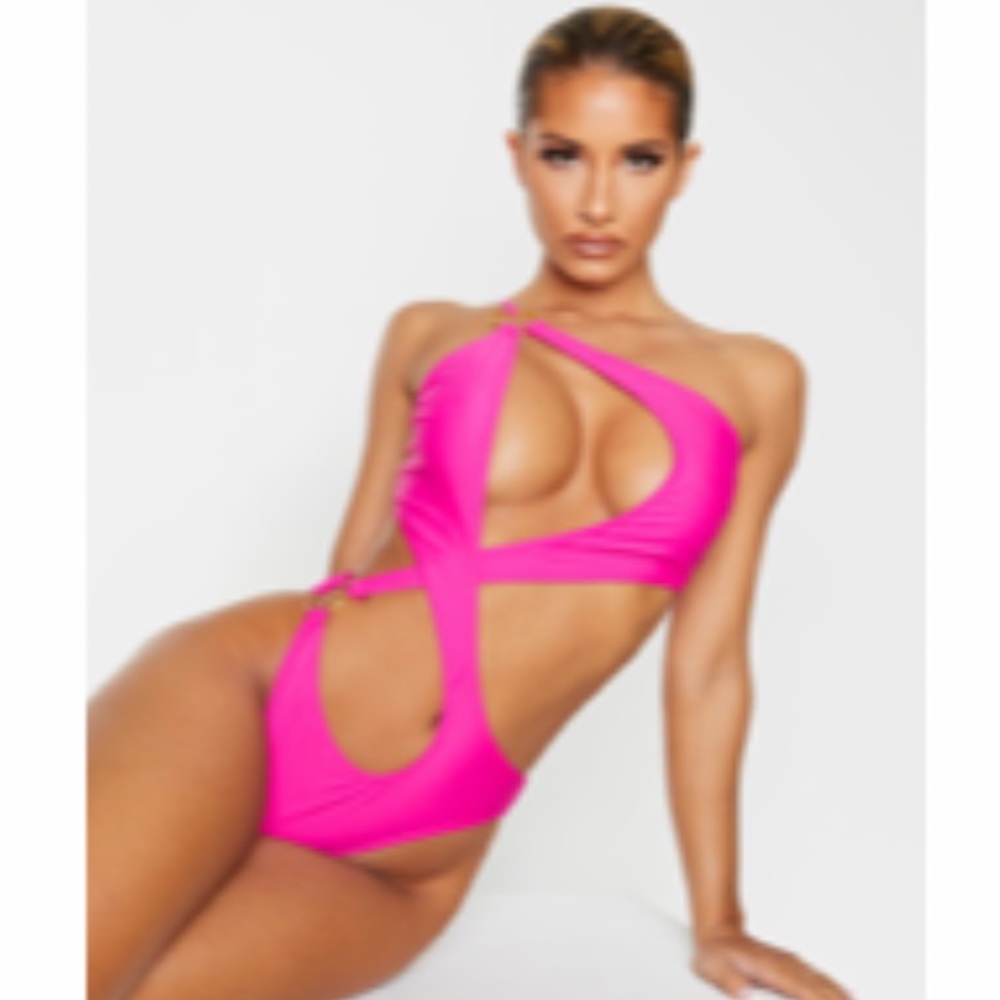 Pink prettylittlething o-ring cut out one piece